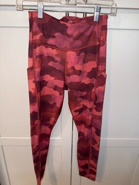 Athleta Ultimate Stash Printed 7/8 Tight XS Red Camo NWOT High Rise